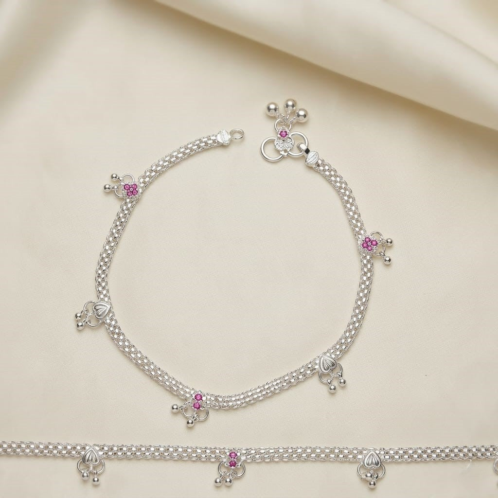 The Ultimate Everyday Luxury – Traditional Silver Payal designed for your daily hustle!