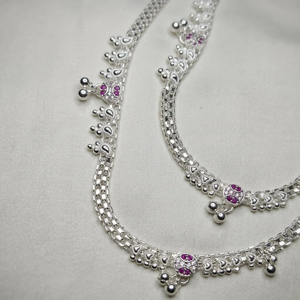 The Ultimate Everyday Luxury – Traditional Silver Paisley Chain Payal - Image 3